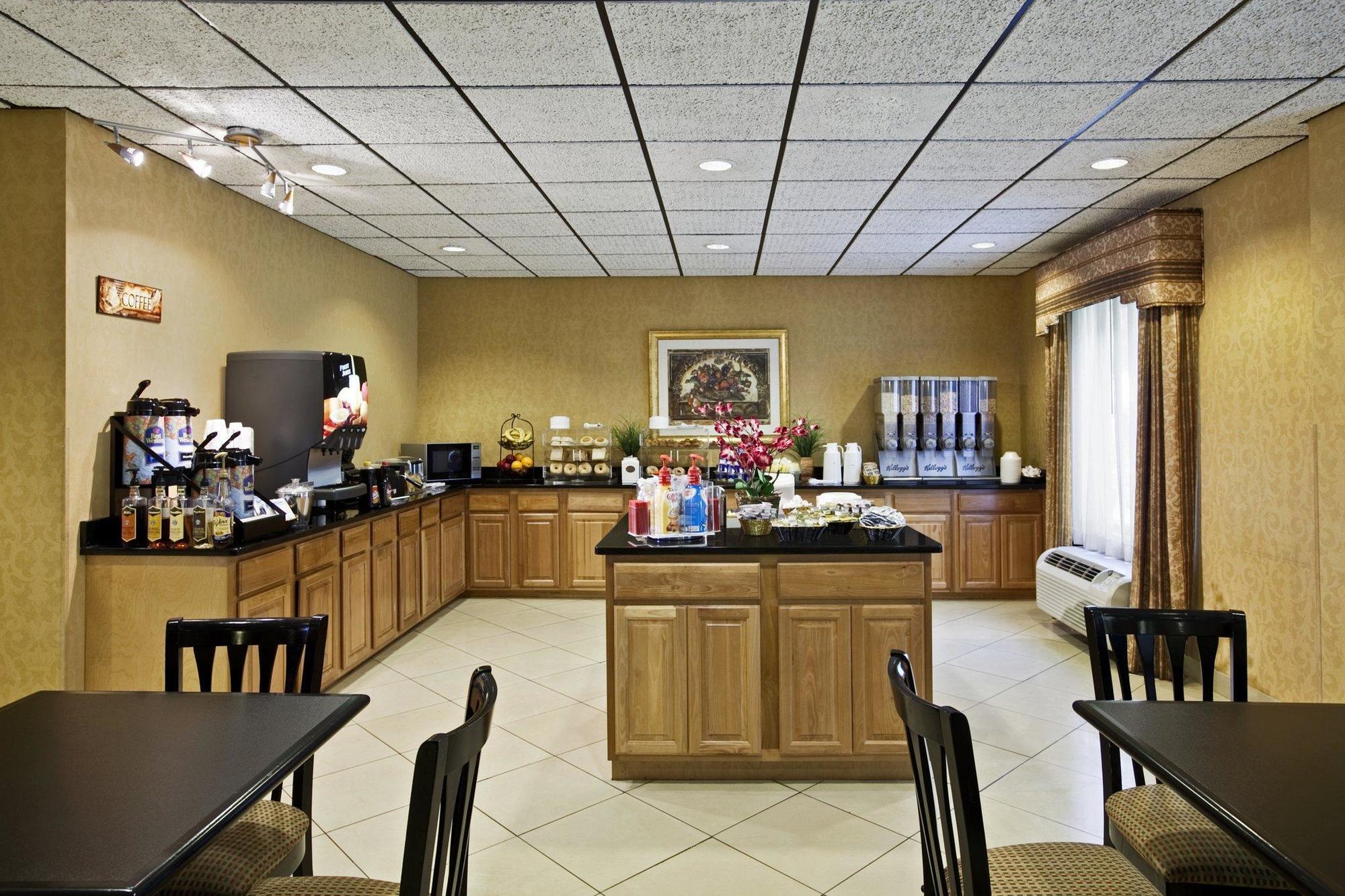 Best Western Plus Richmond Hill Inn Экстерьер фото